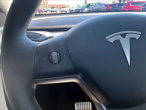 Used 2021 Tesla Model Y Long Range AWD/4WD image 17