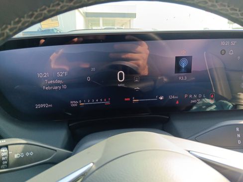 Used 2025 Buick Enclave Preferred image 14