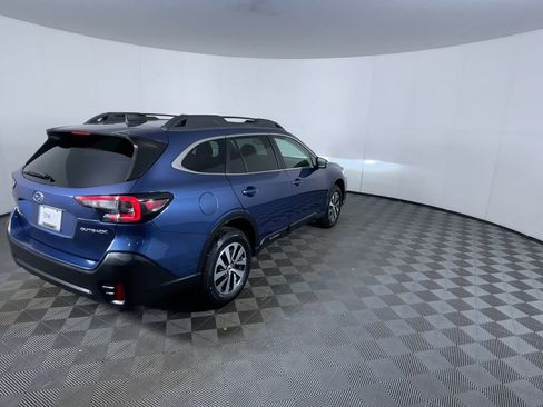 Used 2022 Subaru Outback Premium image 8