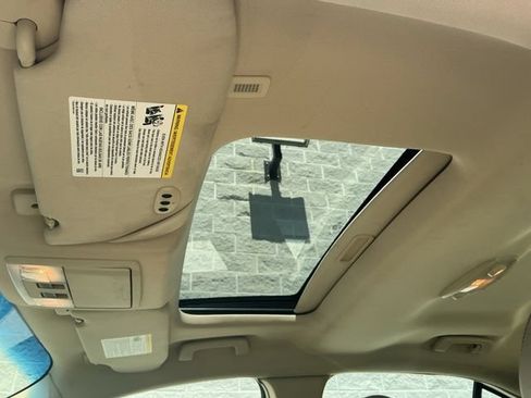 Used 2018 Ford Taurus Limited FWD image 3