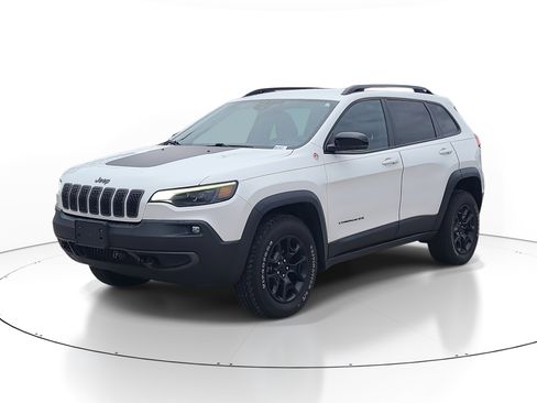 Used 2022 Jeep Cherokee Trailhawk w/ Comfort/Convenience Group image 2