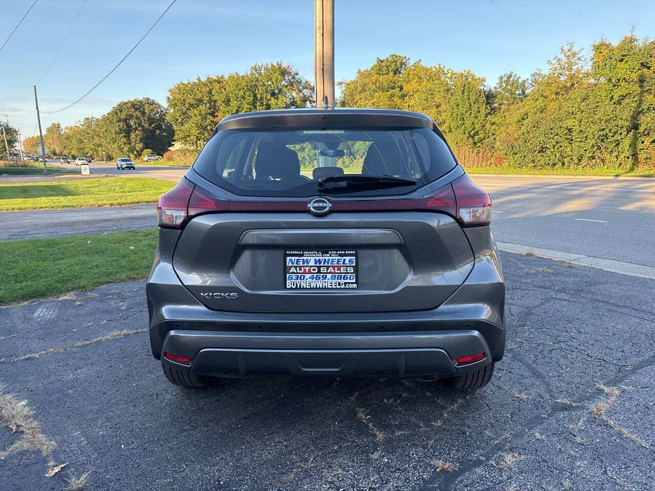 Used 2022 Nissan Kicks S FWD image 4