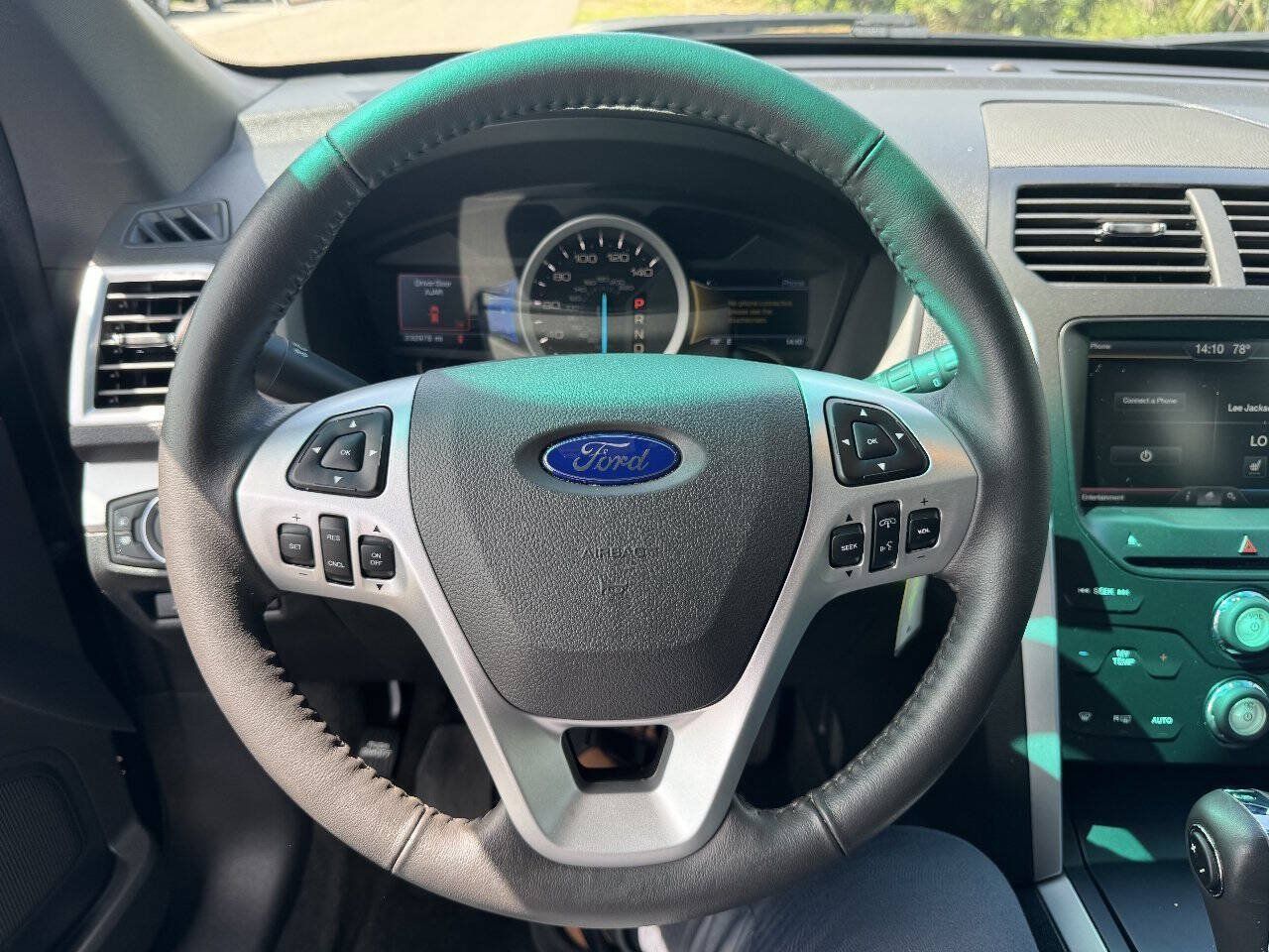 Used 2014 Ford Explorer XLT w/ Equipment Group 202A AWD/4WD image 10