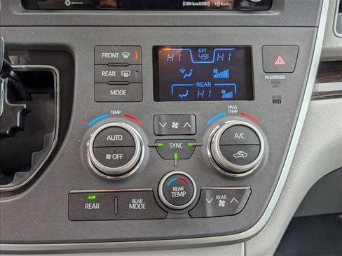 Used 2020 Toyota Sienna XLE Premium image 13