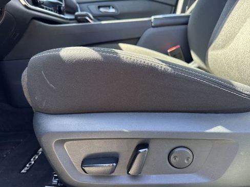 Used 2025 Nissan Rogue SV FWD image 12