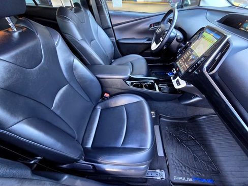Used 2017 Toyota Prius Prime Advanced FWD image 18