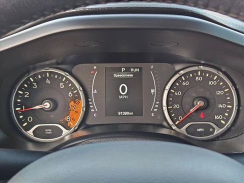 Used 2017 Jeep Renegade Altitude FWD image 13