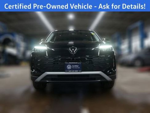 Certified 2025 Volkswagen Tiguan SE w/ Panoramic Sunroof Package image 2