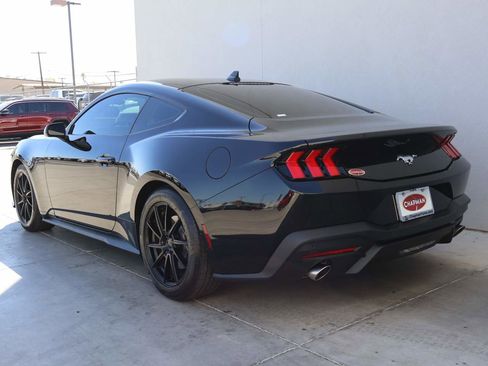 Used 2024 Ford Mustang Coupe image 3