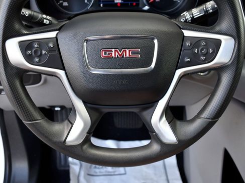 Used 2023 GMC Terrain SLE w/ Driver Convenience Package image 19