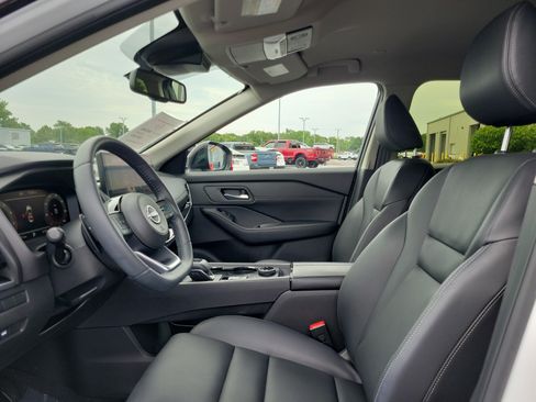 Used 2024 Nissan Rogue SL AWD/4WD image 15