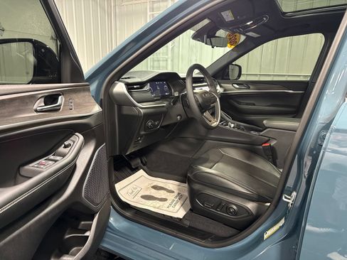 Used 2026 Jeep Grand Cherokee Limited AWD/4WD image 18