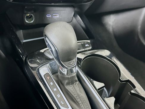 Used 2025 Chevrolet Trax LT w/ LT Convenience Package image 24