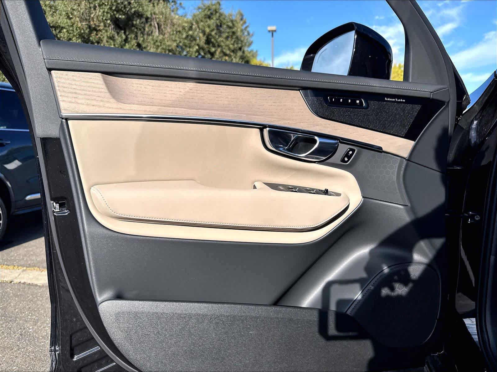 New 2027 Volvo XC90 B6 Plus AWD/4WD image 24