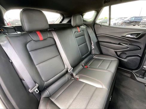 Used 2025 Chevrolet Trax RS w/ Sunroof Package image 22