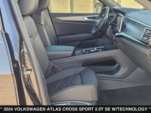 Used 2024 Volkswagen Atlas Cross Sport SE w/ Panoramic Sunroof Package FWD image 30