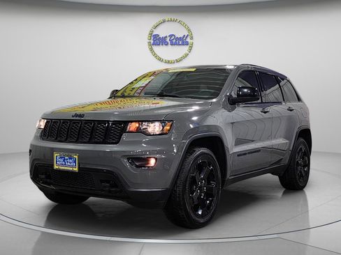 Used 2020 Jeep Grand Cherokee Laredo image 1