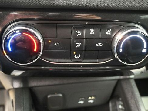 Used 2025 Chevrolet TrailBlazer LT AWD/4WD image 12