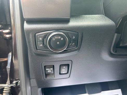Used 2018 Ford F150 XLT w/ Equipment Group 302A Luxury AWD/4WD image 15