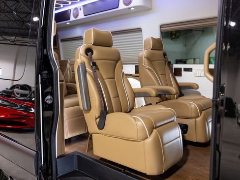 Used 2025 Mercedes-Benz Sprinter 3500 image 26