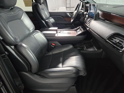Used 2024 Lincoln Navigator Premiere image 18