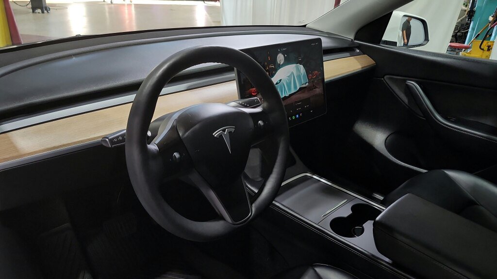 Used 2022 Tesla Model Y Long Range AWD/4WD image 26