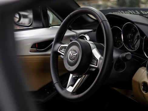 Used 2025 MAZDA MX-5 Miata RF Grand Touring image 38