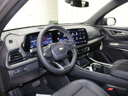 New 2026 Chevrolet Traverse LT w/ Sun and Wheel Package FWD image 18