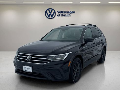 Certified 2024 Volkswagen Tiguan SE image 1