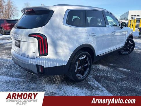 Used 2023 Kia Telluride EX w/ EX Captain's Chair Package image 4