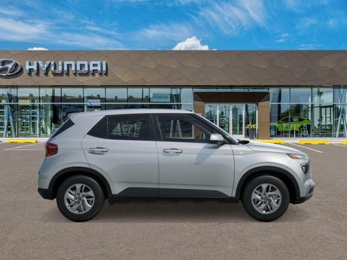 Used 2025 Hyundai Venue SE FWD image 7