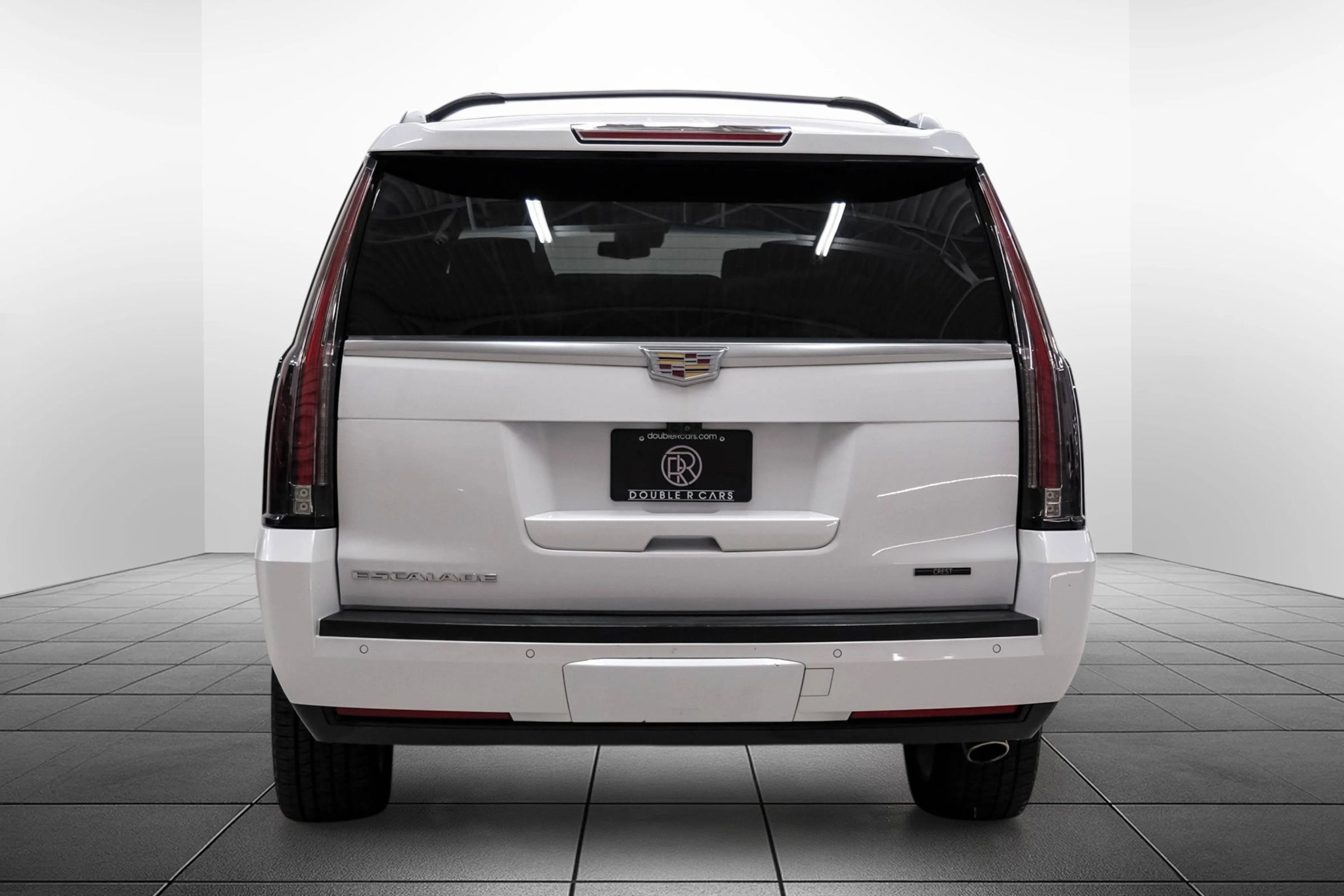 Used 2017 Cadillac Escalade ESV Platinum AWD/4WD image 10