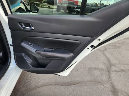 Used 2022 Nissan Altima 2.5 SR image 12