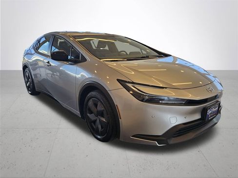 Used 2024 Toyota Prius LE FWD image 5