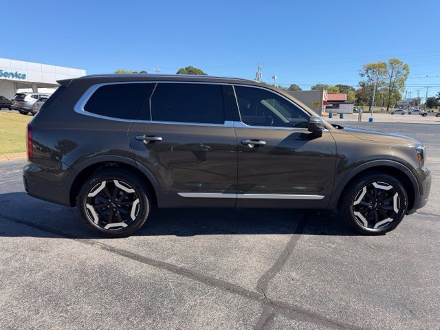 Used 2023 Kia Telluride S FWD image 15