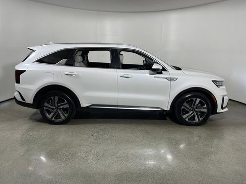 Used 2022 Kia Sorento SX Prestige w/ Panoramic Sunroof Package AWD/4WD image 2