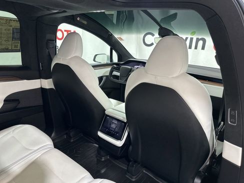 Used 2022 Tesla Model X image 15