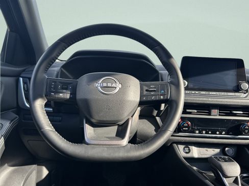 Used 2025 Nissan Rogue SV image 19