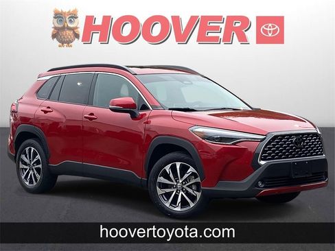 Used 2023 Toyota Corolla Cross XLE image 1