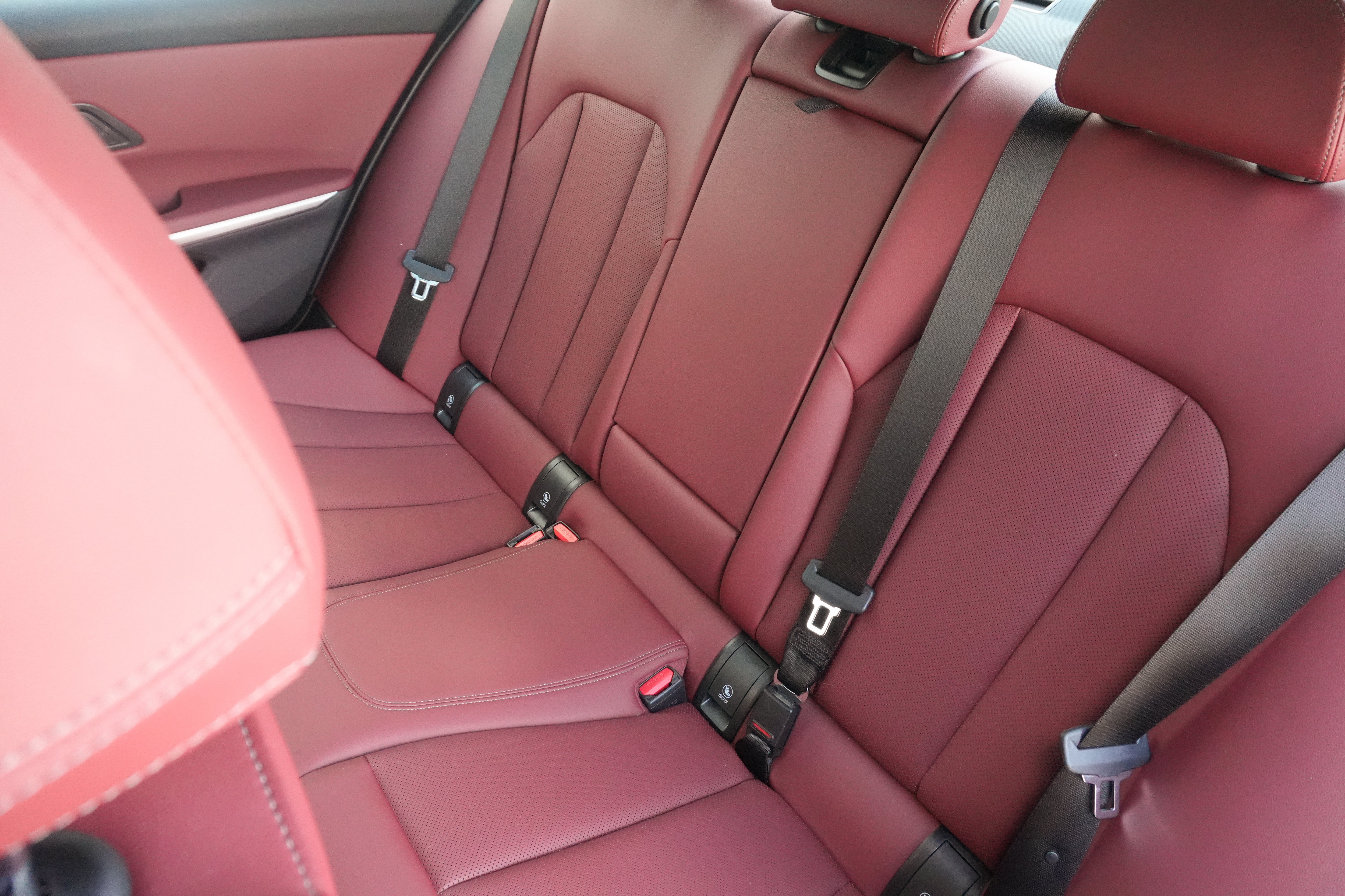 Certified 2025 BMW 330i Sedan RWD image 34