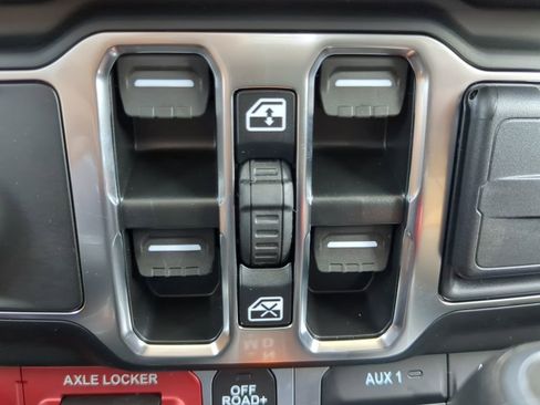 New 2025 Jeep Gladiator Mojave w/ Technology Group image 9