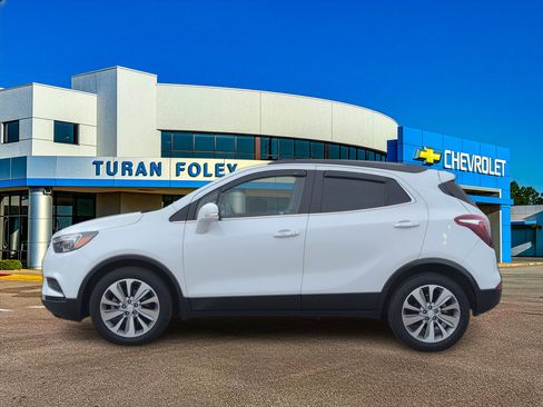Used 2018 Buick Encore Preferred image 2