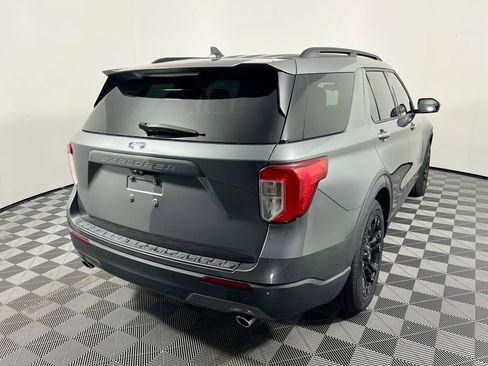 Used 2021 Ford Explorer XLT w/ Equipment Group 202A image 3
