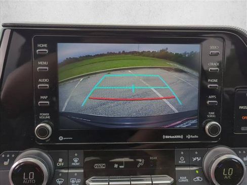 Used 2021 Toyota Highlander XSE FWD image 13