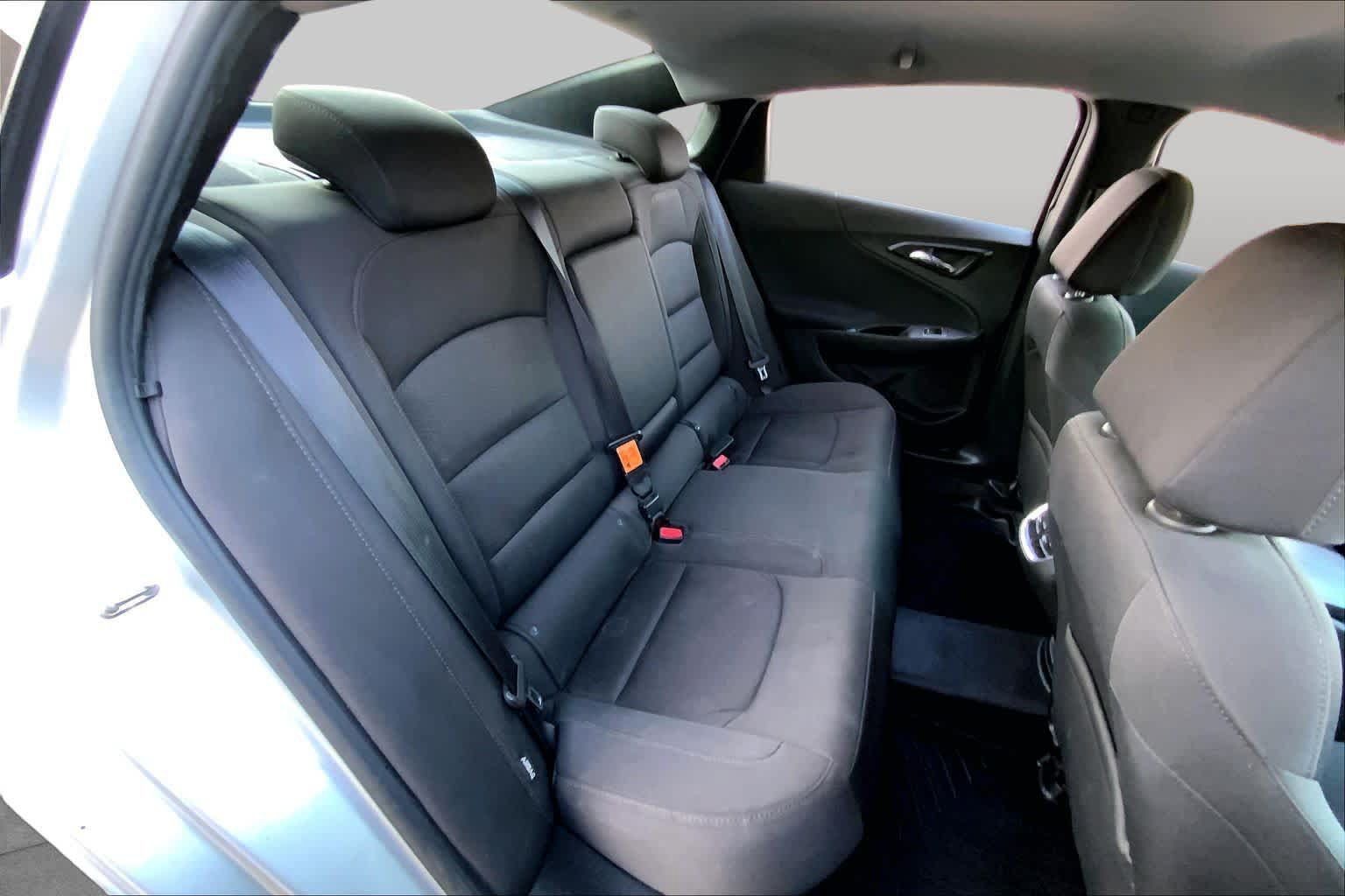 Used 2018 Chevrolet Malibu LT FWD image 19