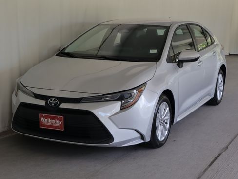 Used 2024 Toyota Corolla LE w/ LE Convenience Package FWD image 22