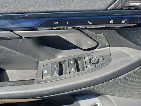 Used 2024 BMW 540i xDrive w/ Convenience Package image 28