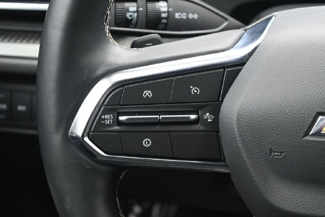 Used 2025 Chevrolet Traverse LT AWD/4WD image 17