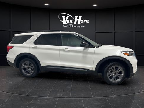 Used 2024 Ford Explorer XLT w/ Equipment Group 202A AWD/4WD image 8