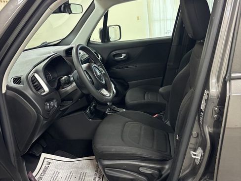Used 2021 Jeep Renegade Latitude AWD/4WD image 9